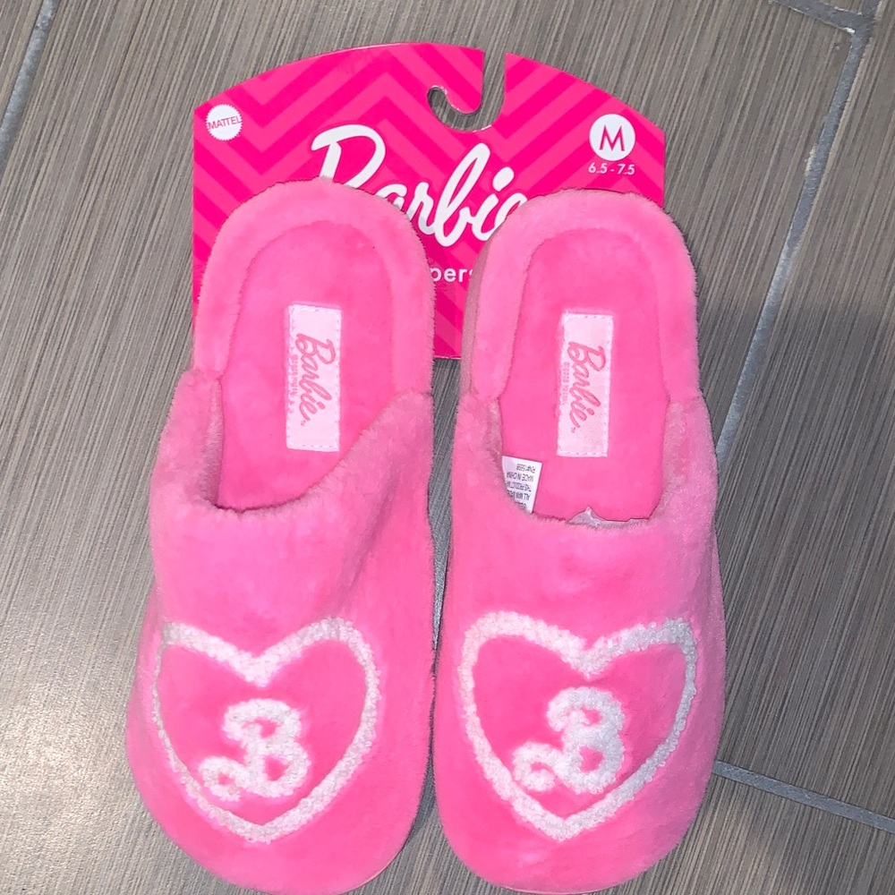 Barbie Pink Heart Women's Slippers Size S 5-6 & M 6.5-7.5 - Picture 2 of 2